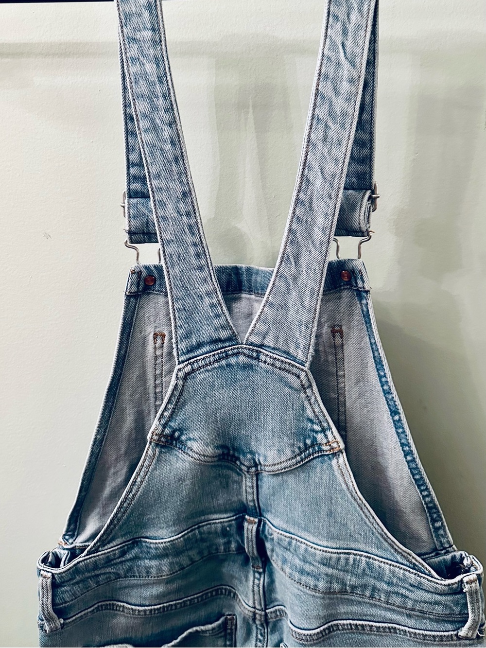 Old Navy Light Blue Distressed Denim Overalls Women’s Sz 8 Waist 30” Insm 26.5” - Picture 8 of 10